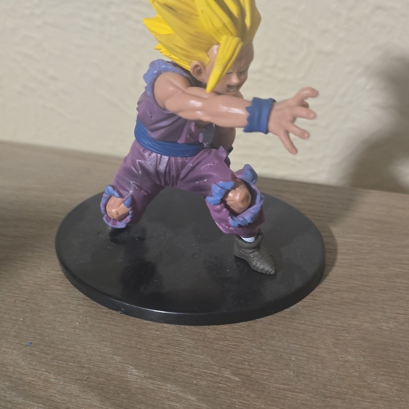 Dragon Ball Z Gohan Super Saiyan Plastic Figure Statue w/ Black Display Base