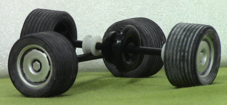 Scalextric C.8091 Axle Assemblies (Jaguar XJ220) new in pack - see close-ups! - Image 3 of 4