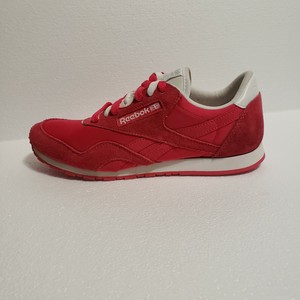 hot pink athletic shoes