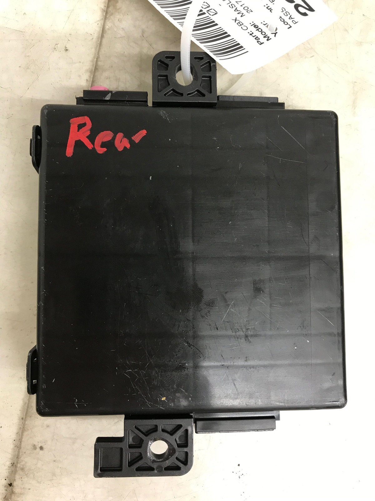 2017 - 2022 MASERATI LEVANTE OEM PASSIVE ENTRY CONTROL MODULE W/ REMOTE START