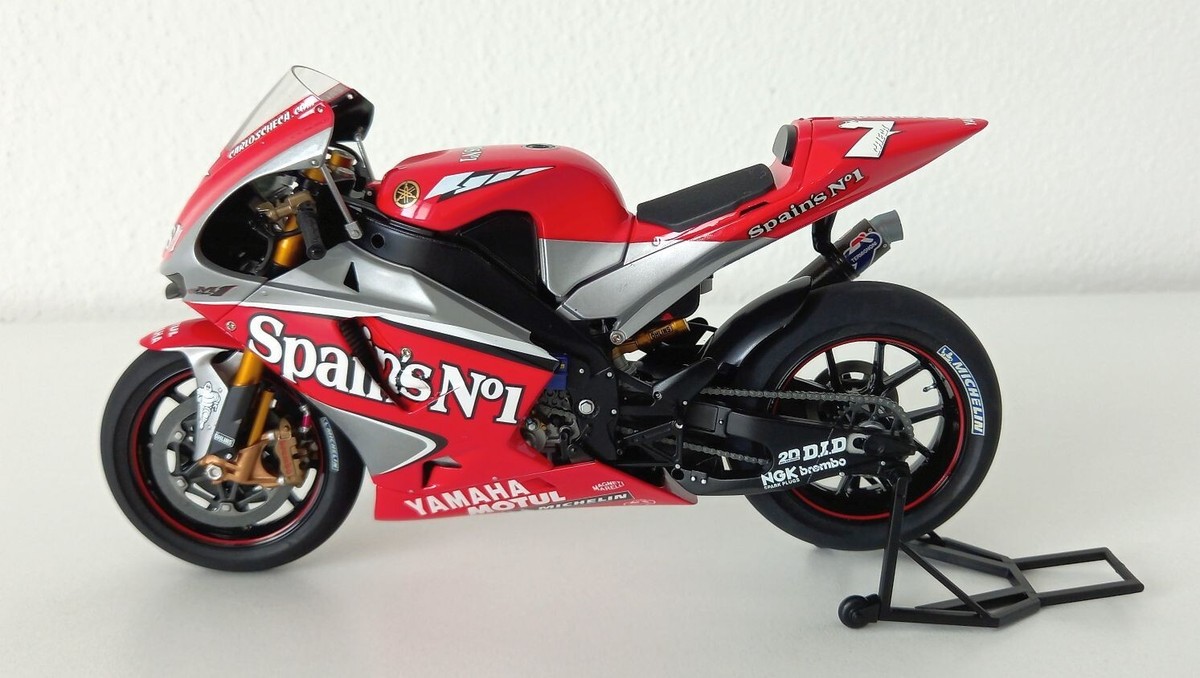 タミヤ1/12モトGPマスターワークコレクション　ヤマハYZR- M1 1/12 Masterwork Tamiya Yamaha YZR-M1 Fortuna Checa MotoGP