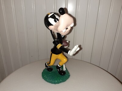 RARE Bobble Dobbles Disney GOOFY Playing Football Bobblehead