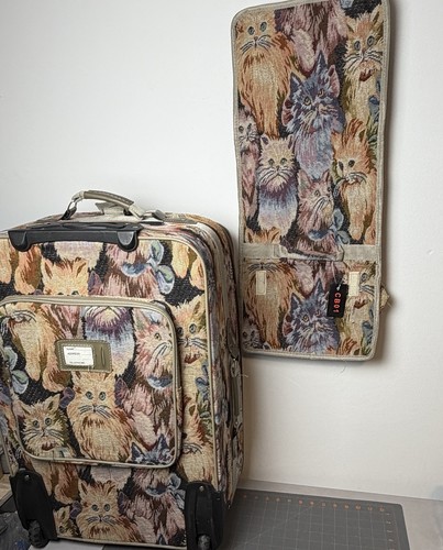 Vtg Cat Tapestry Full Size  Rolling Suitcase Carry On Travel Hanging Beauty Bag