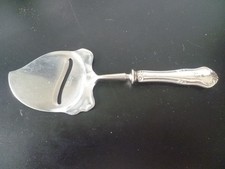 Antica affettatrice formaggio 'Spur' Norvegia, monogrammata, manico con guscio di capesante placcata S/