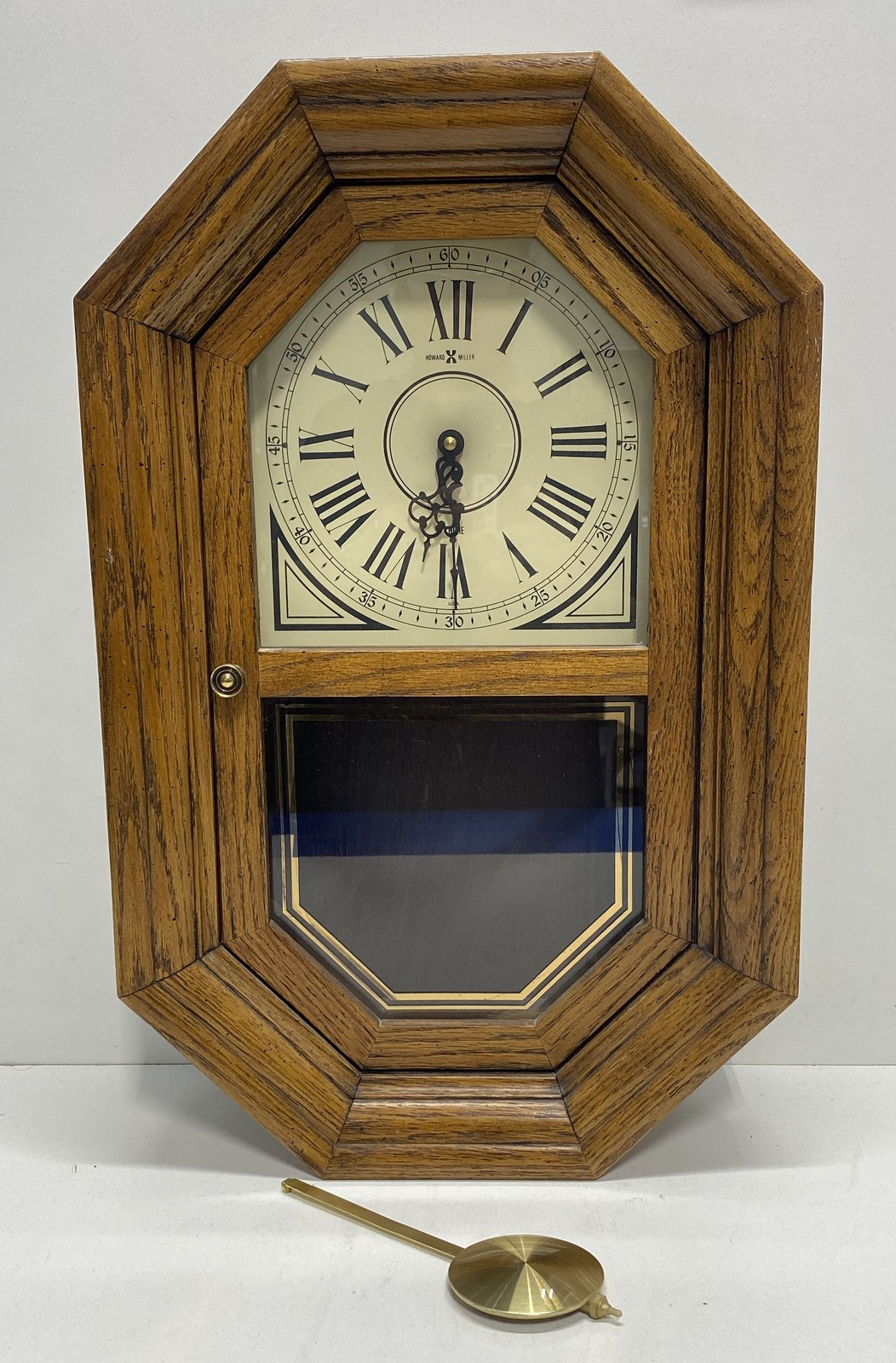 Howard Miller 612-475 Oak Wall Clock Quartz Pendulum Vintage