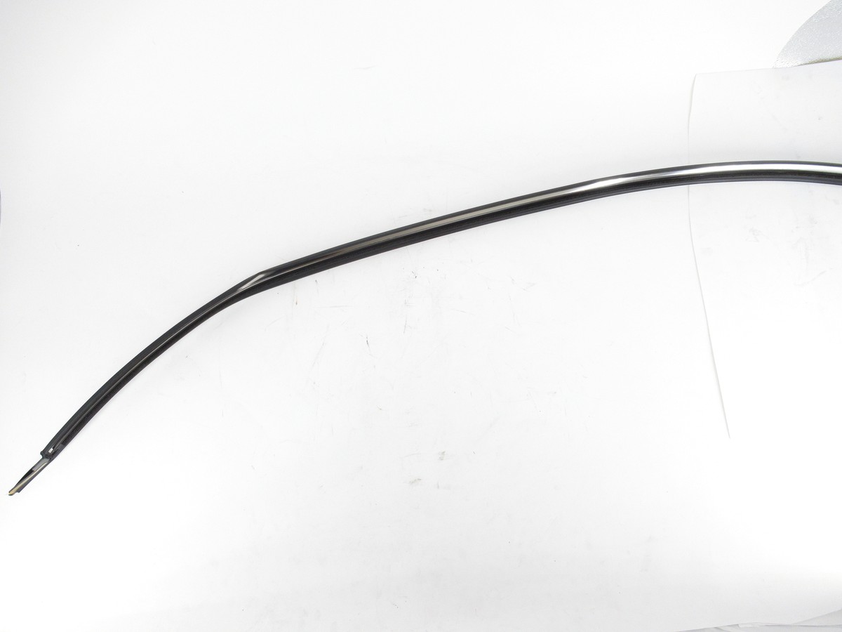 Genuine OEM Toyota 75535-35011 Lower Windshield Reveal Molding 07