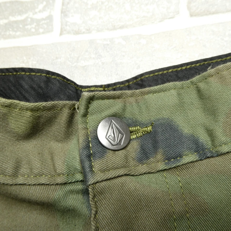 Volcom Camo Shorts Size 37 Green Canvas Embroidered Logo Chino Skater Grunge - Image 3 of 4