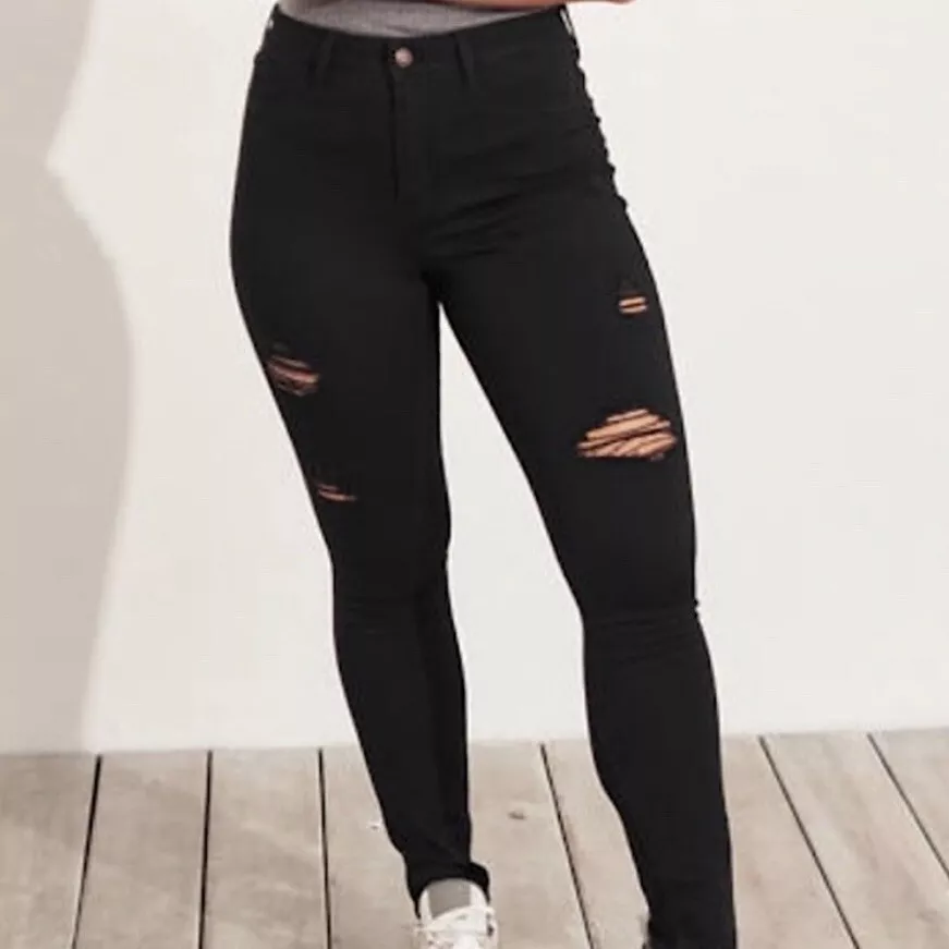 Curvy High Rise Skinny Jeans in Black