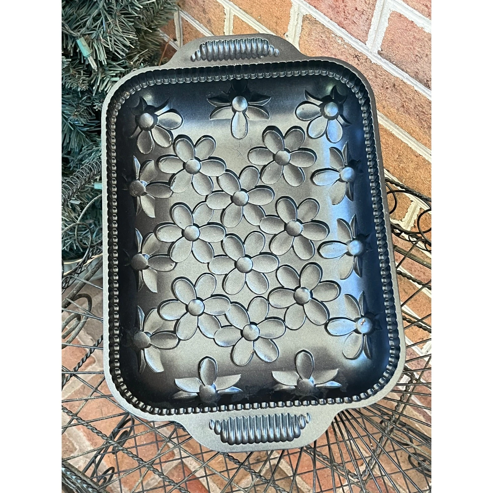 Nordic Ware Daisy Cake Pan Floral Flowers Metal Aluminum