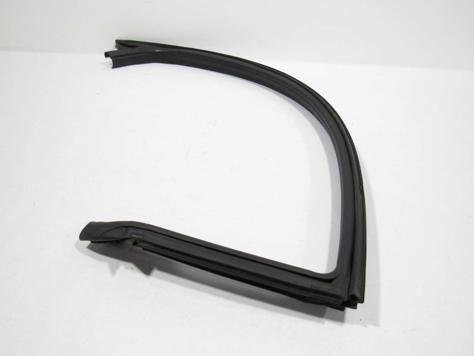 Ferrari 458 Italia 2011 Left Door Window Seal Rubber Weather Strip 09-15 |:Y