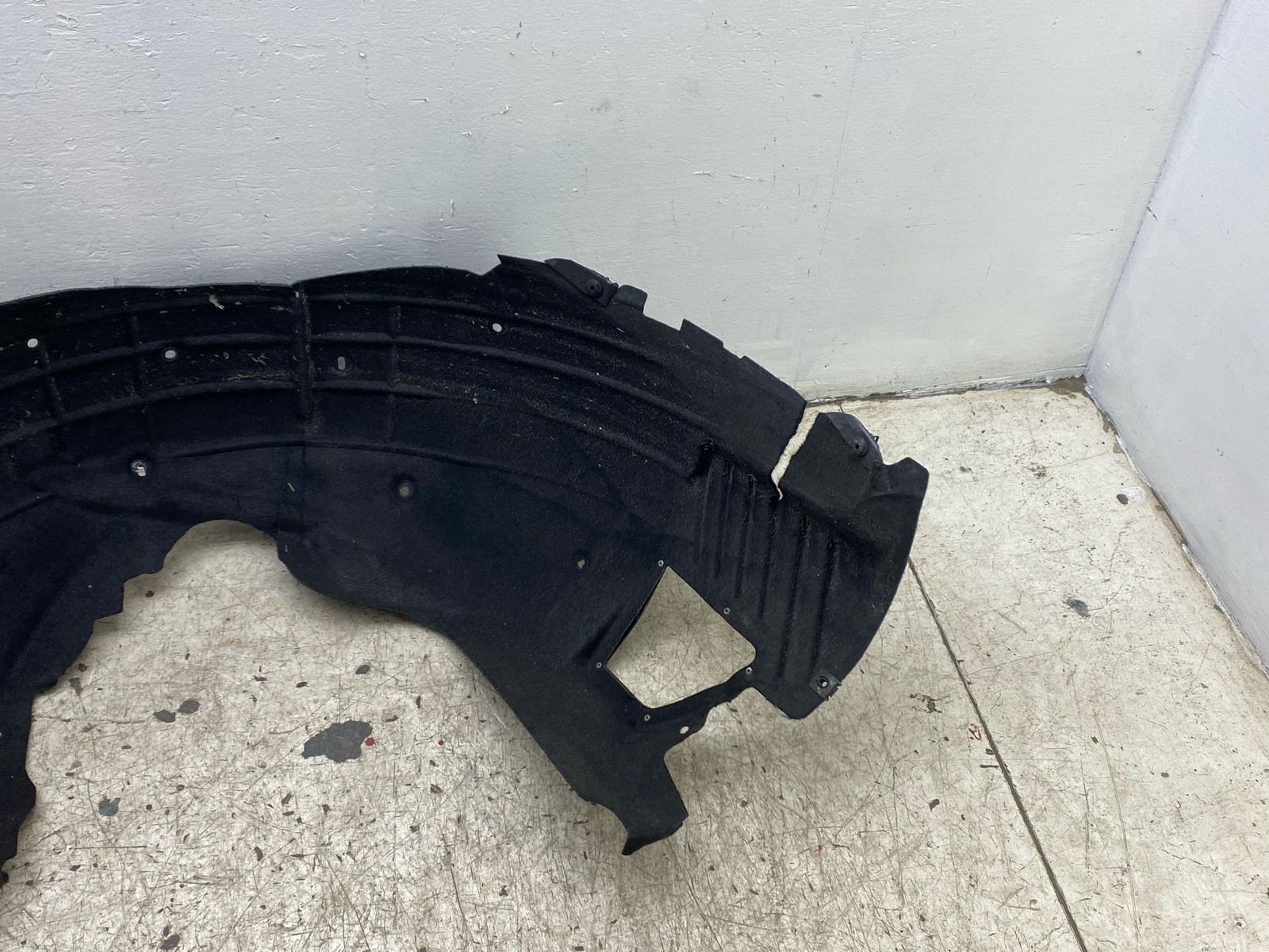 2019-2023 ASTON MARTIN VANTAGE OEM FRONT RIGHT INNER FENDER LINER COVER *HOLE*