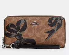 NWT Long Zip Around Wallet In Signature Canvas With Bow Print CZ326 