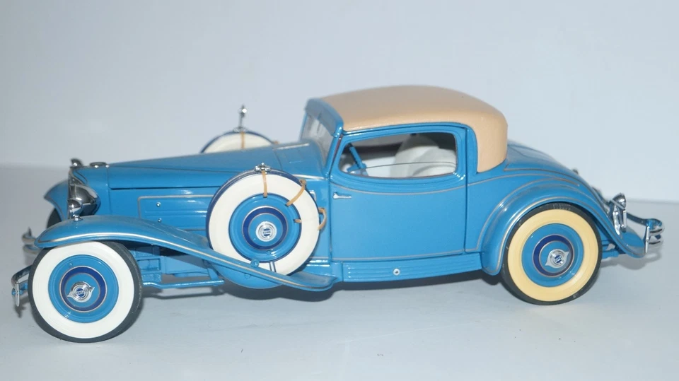 1929 Cord L-29 Special Coupe 1:16 Scale Diecast Metal Car by Danbury Mint - Image 2 of 4