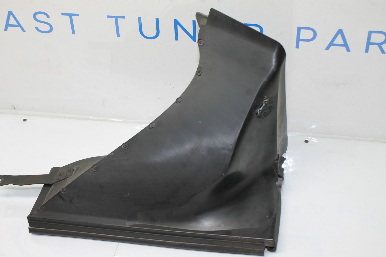 15-20 LAMBORGHINI HURACAN LH LEFT DRIVER REAR AIR DUCT TUBE BROKE TAB 4T0117335