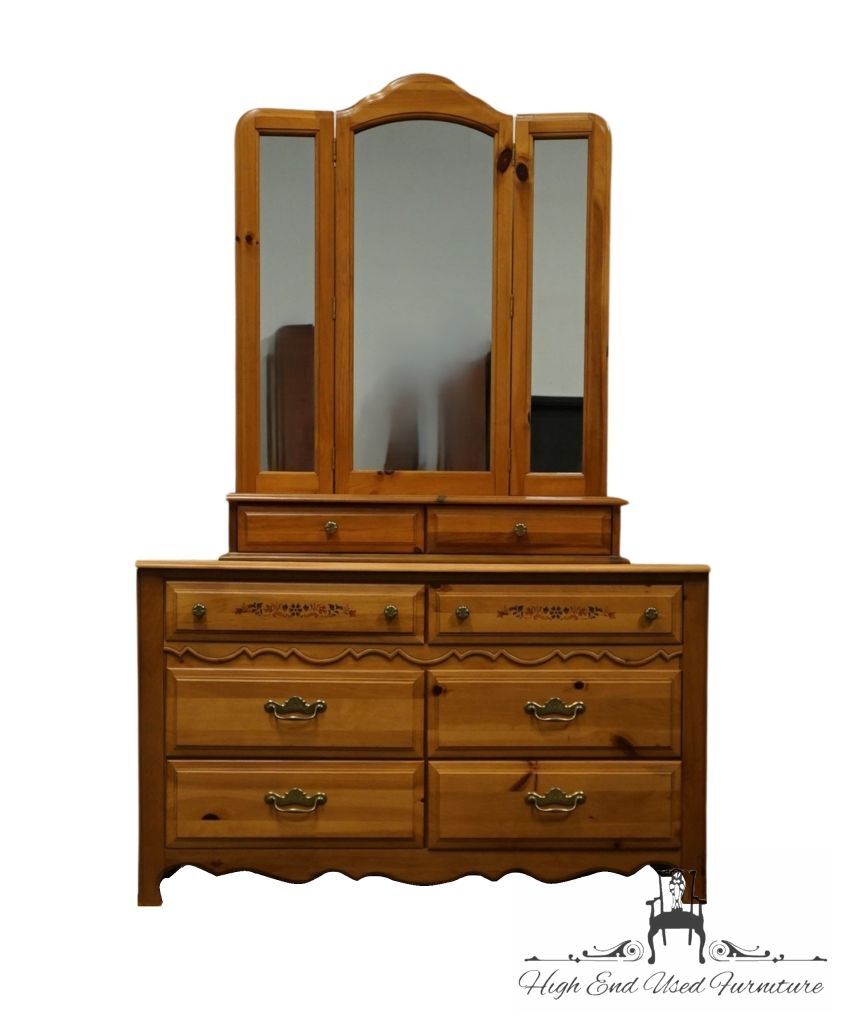 BROYHILL FURNITURE Solid Knotty Pine Country French 50