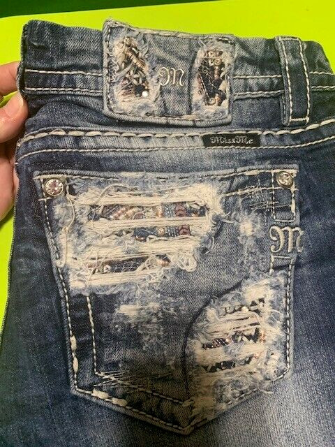 Miss Me Easy Crop Standard jeans size 31 pink stitching