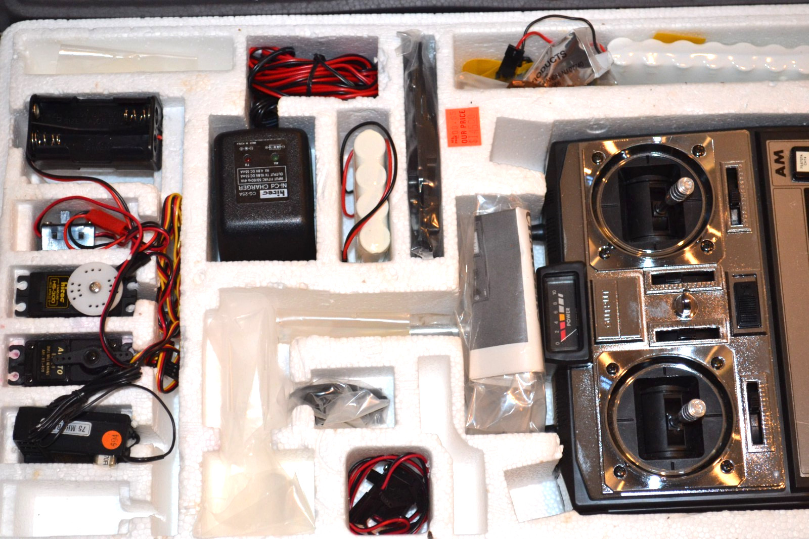 Hitec Digital Proportional Radio Control System Focus 4 AM NEW!