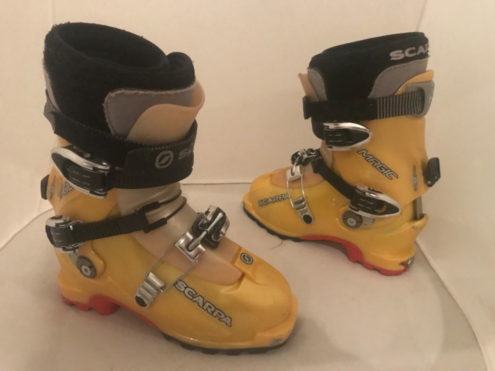 6 US women's alpine touring ski boot 