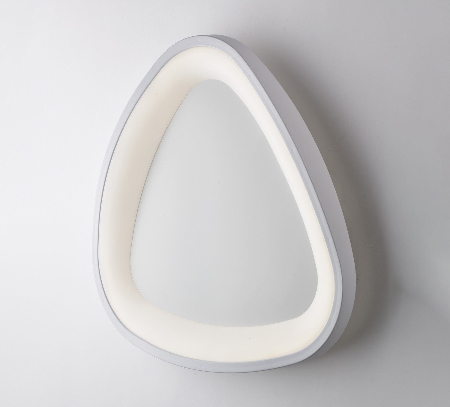 Plafoniera Design Triangolare BON-666 Bianca: Illuminazione LED Elite