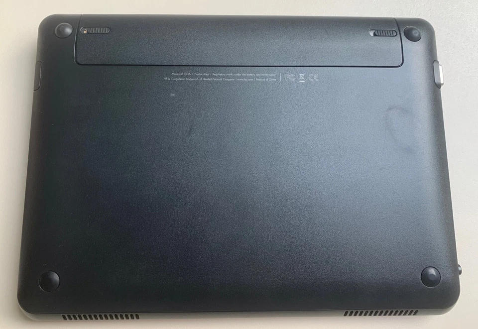 Netbook HP Mini 110 rosso 10 pollici - HDD da 128 GB - Windows 7 l 2 GB di RAM con custodia - Immagine 2 di 4