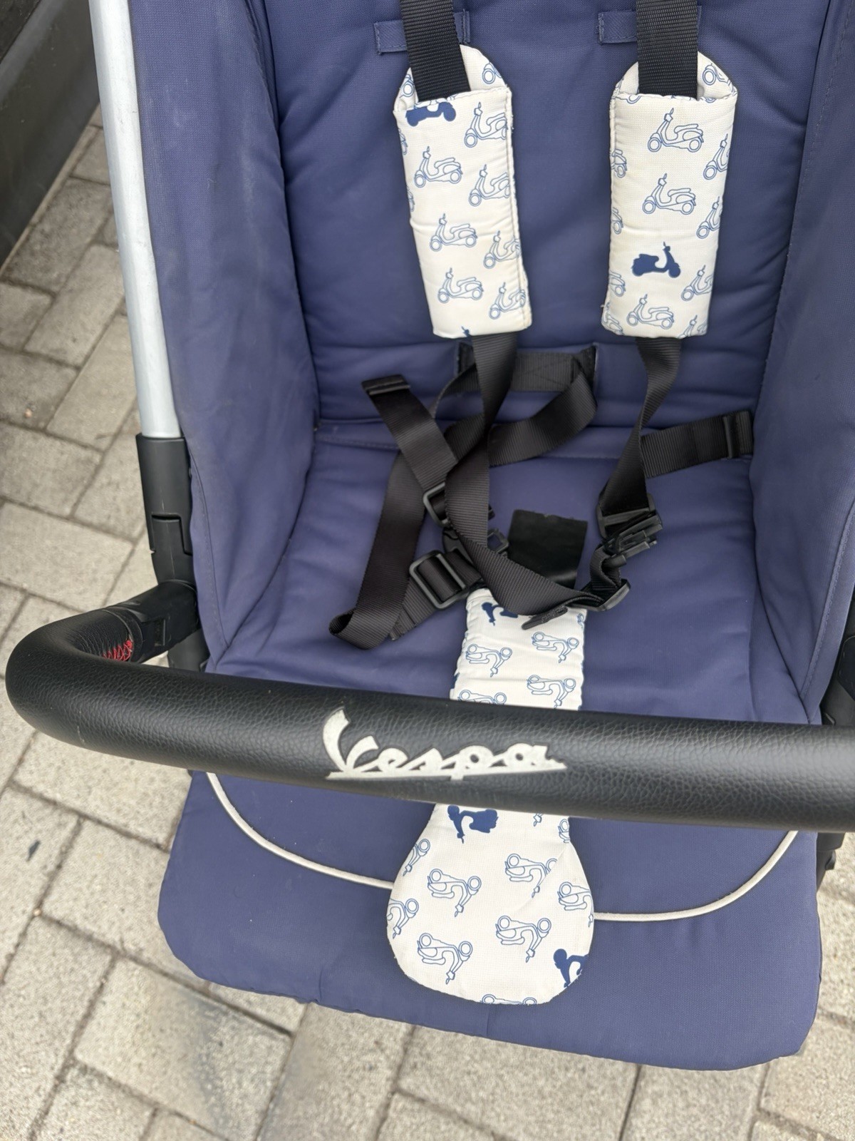 Inglesina Vespa passeggino singolo pieghevole con cappottina blu/bianco — foto 2