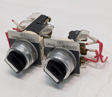  2 Allen-Bradley 800T-J2 Ser T 3-Position Selector Switch Assemblies, NEMA 4,13