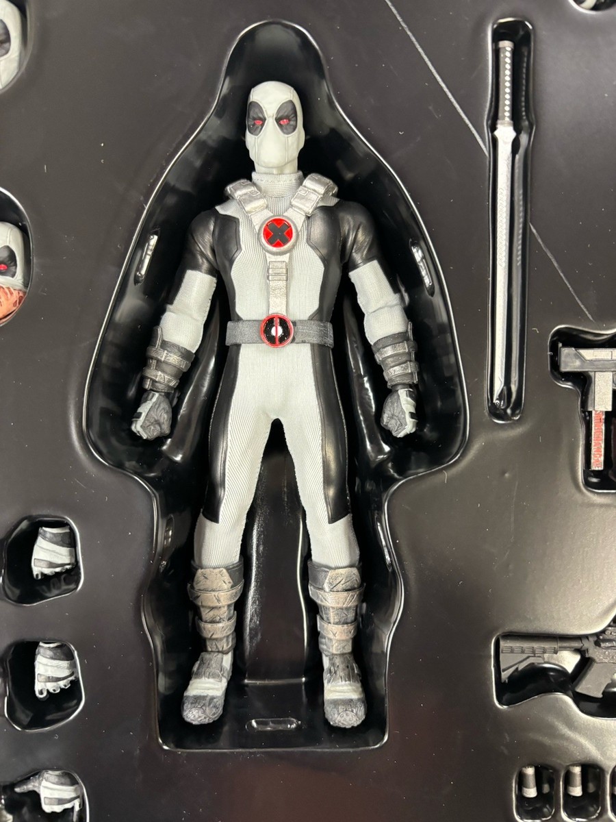 Mezco One: 12 Collective Marvel X-Force Deadpool Action