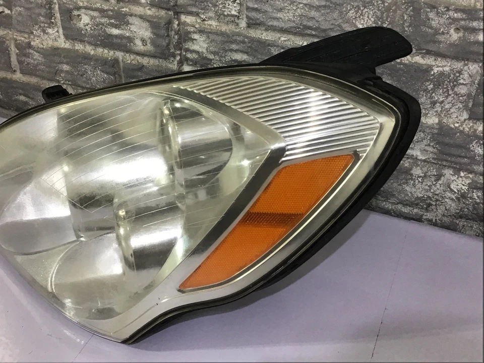 2007-2010 Hyundai Entourage Headlight Left (driver Side) OEM, COMPLETE - Image 4 of 4