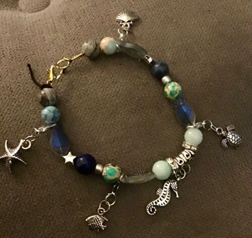 Mixed jewellery styles. - Picture 3 of 19