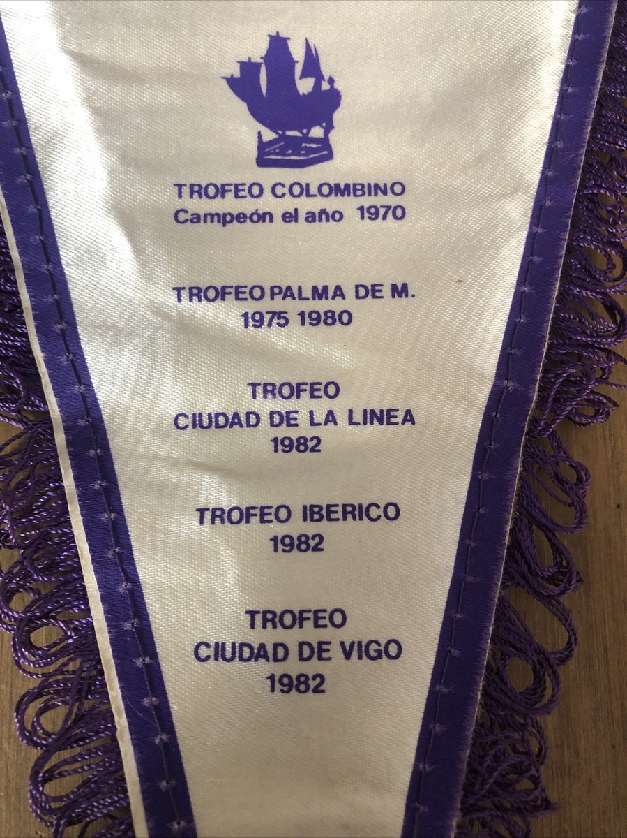 Fanion Vintage Real Madrid 1982 – Avec Portraits – Objet De Collection