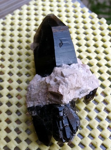 ► QUARZO MORIONE (NERO) SU ORTOCLASIO ROSA CM. 7.08 x 4.50 x 3.24 ' AAAA+◄ - Foto 2 di 11