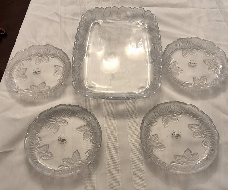 5 Piece Gibson Japan Everyday Rose Amour Glass Serving Set with 1 Platter & 4...