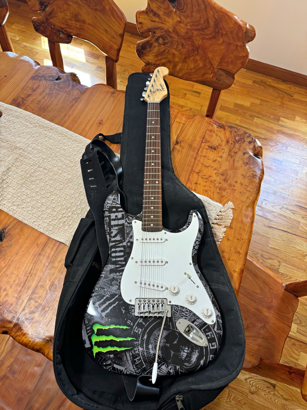 Squier Stratocaster fender Rare limited edition promo monster guitar 1 of 11!