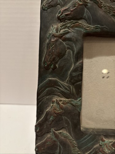 Frameology Horse Picture Frame 4x6 STAMPEDING Horses Resin Heavy - Picture 11 of 12