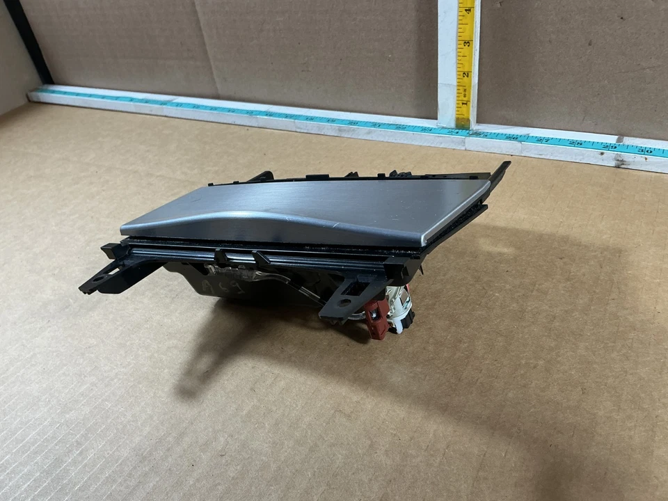 Cenicero de la consola central delantera Mercedes-Benz C250 2008-2014 A2046800179 OEM Foto 3 de 4