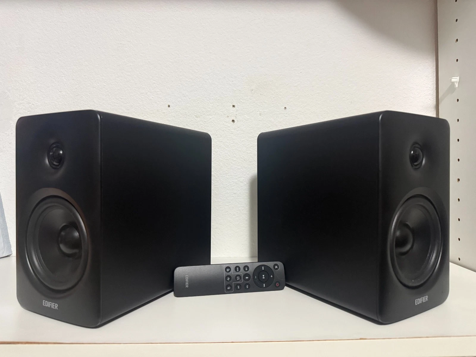 Altavoces Edifier M90 100W Bluetooth 6.0 HDMI eARC USB-C Control Remoto Negro- 3
