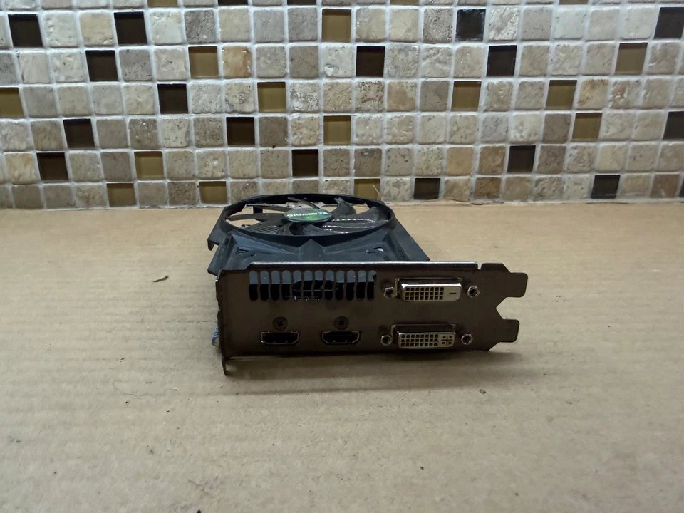 Gigabyte NVIDIA GeForce GTX 750 GV-N750oc-2GI DDR5 PCI-E HDMI DVI Graphics card - Image 3 of 4