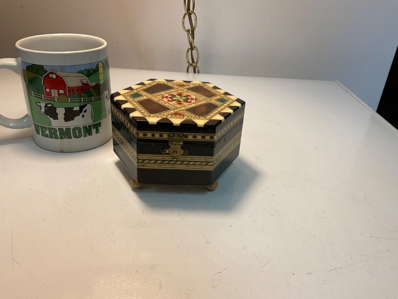 antique music box inlaid plays fine wood made by morelli