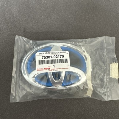 Genuine Toyota Front Radiator Grille Toyota Badge Auris Hybrid 2015- 17530102170
