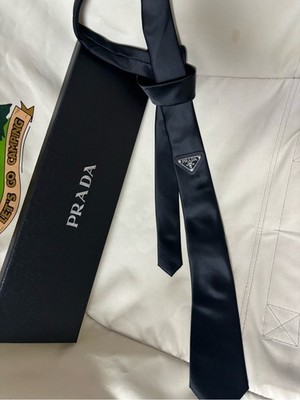 PRADA Milano Men's Black Solid Woven Silk Pointed Tie w/ Logo Plaque with box
