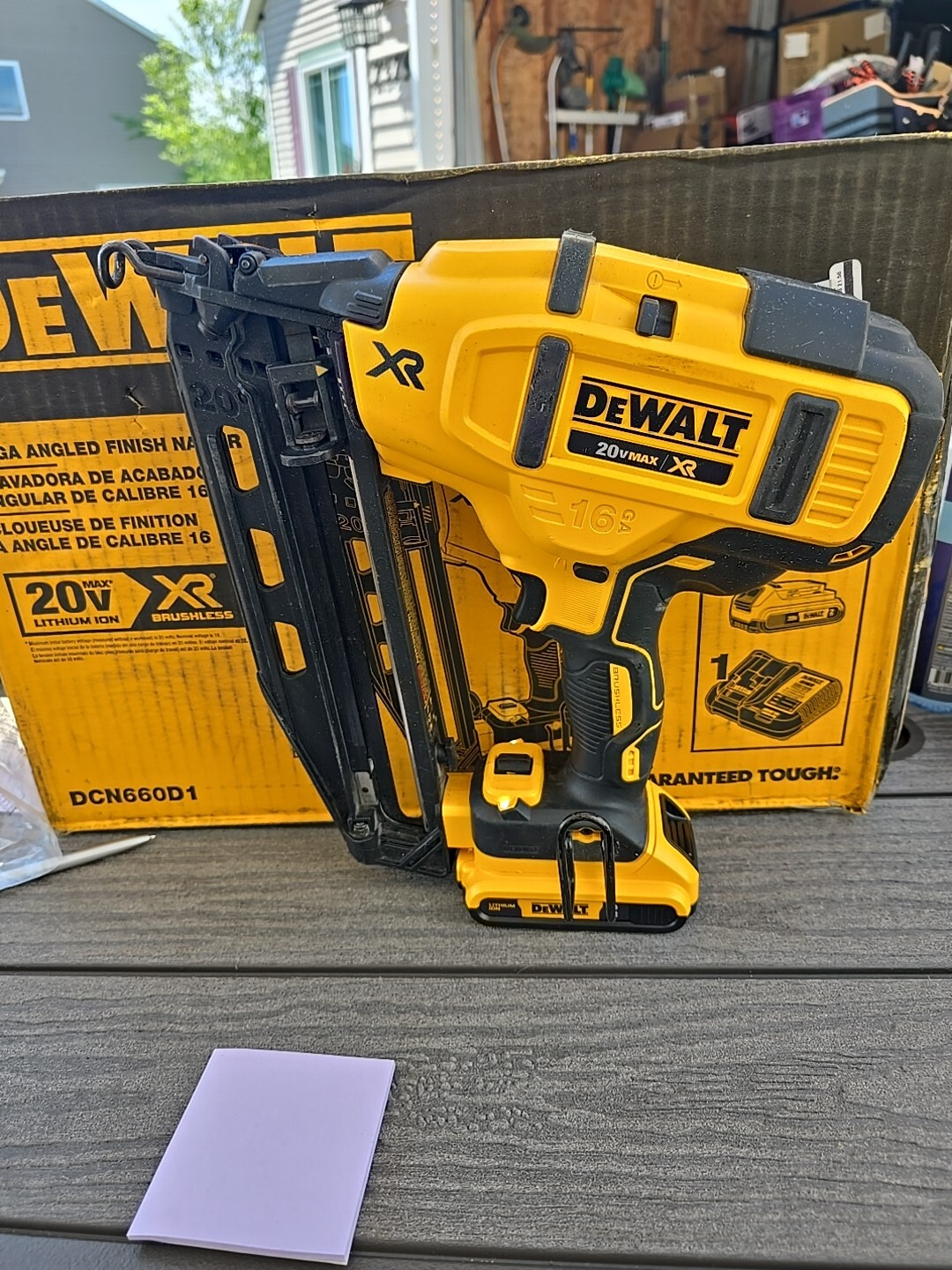 Angled Finish Dewalt 20v Max Brad Nailer DEWALT 20V MAX XR 16