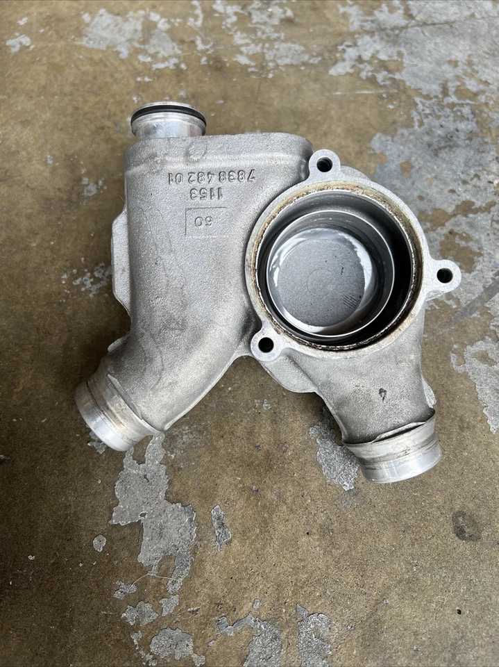 CARCASA TERMOSTATO BMW M3 E92 OEM 1153 783848201 Foto 3 de 4