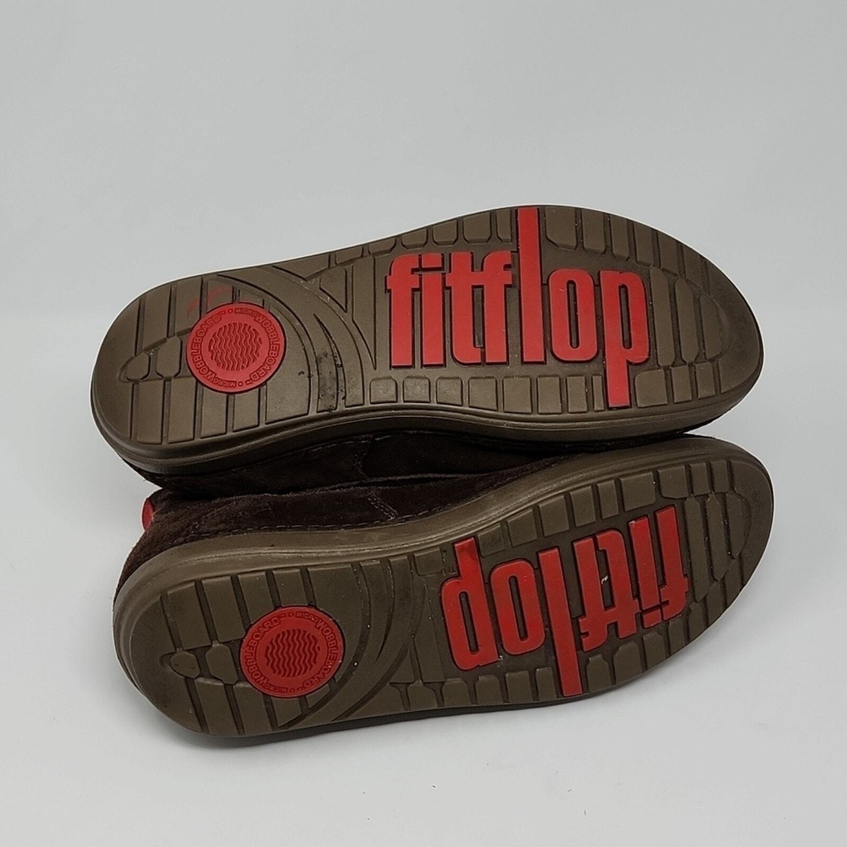 NEW IN BOX Fit Flop Men Size 11 Zackery Black Suede Chukka Boot NIB FitFlop Zackery 11 44 Dark Red Chukka Ankle Boots  main image 3