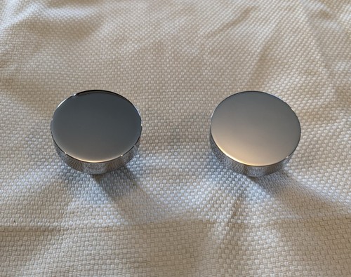 Baldwin PVCONCRR2606LDS Privacy Knobset in Polished Chrome. Has Dent. See Descri