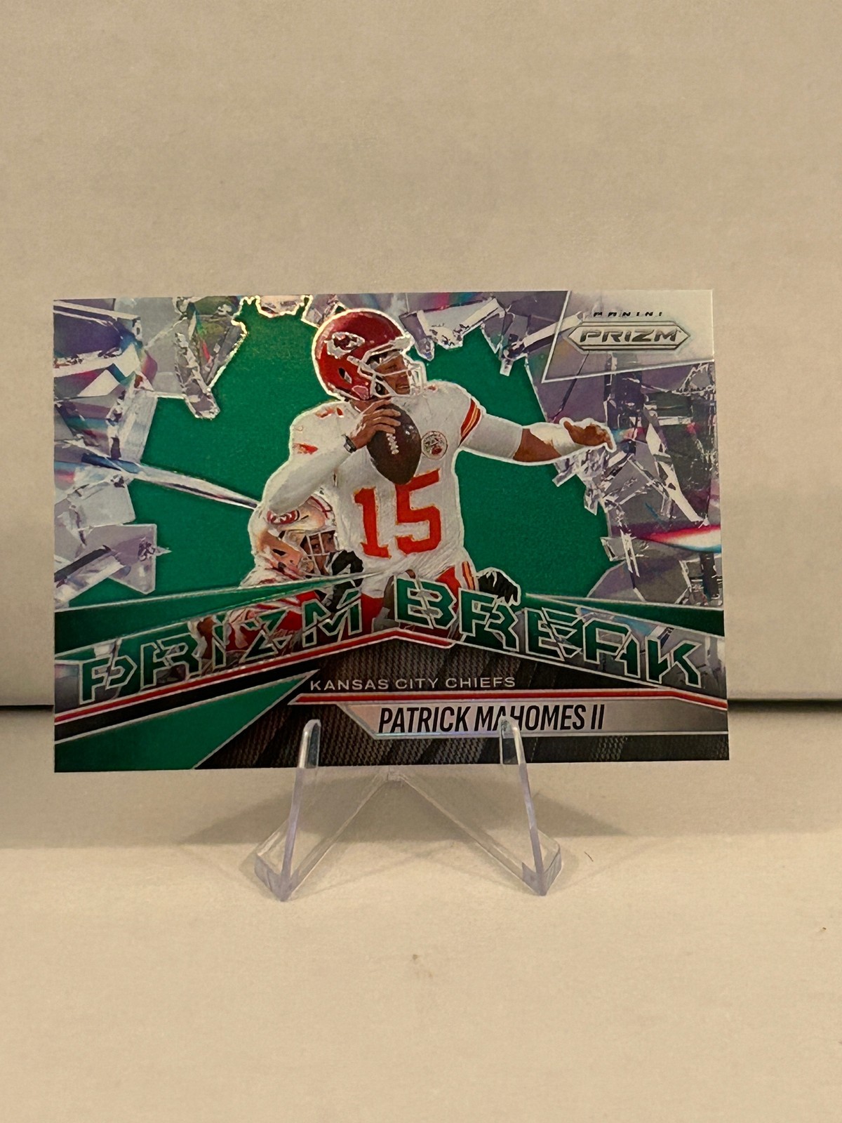 2025 Panini Prizm #8 Patrick Mahomes II Prizm Break Green