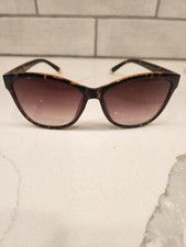 Vince Camuto VC1063 TS Cat 3 Eye Sunglasses Tortoise Frame Brown Gradient Lens