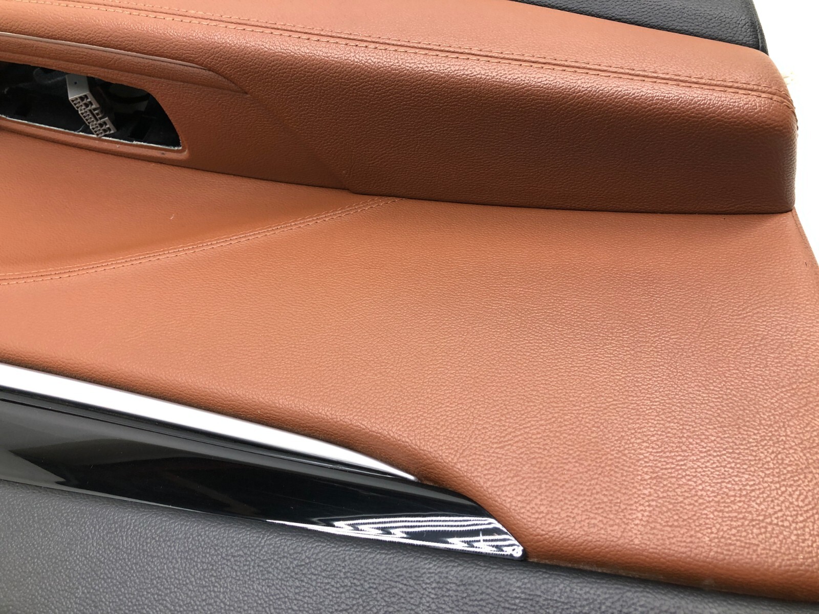 2017-2020 MASERATI LEVANTE LEFT DRIVER FRONT INTERIOR DOOR PANEL OEM CUOIO BROWN