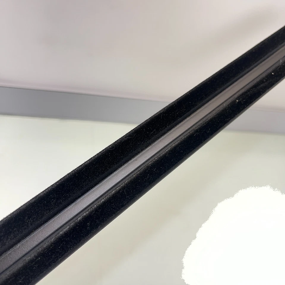 ⭐️12-16 BMW 328i 320 F30 FRONT RIGHT DOOR WINDOW INNER WEATHERSTRIP SEAL 7258299 - Image 3 of 4