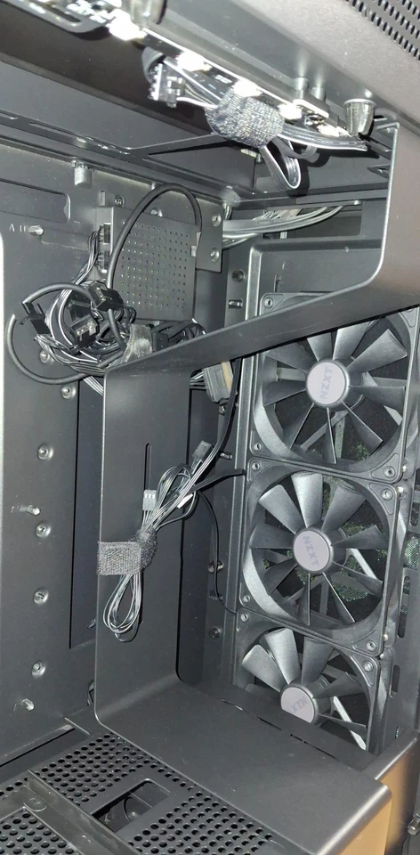 NZXT H700i - ATX Mid-Tower PC Gaming Case with Tempered Glass Black - 2018 Model - Image 4 of 4