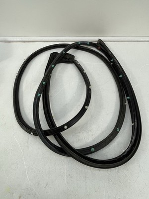 14-19 GMC Sierra 1500-3500 14-19 Chevrolet Silverado 1500-3500 Weatherstrip FL